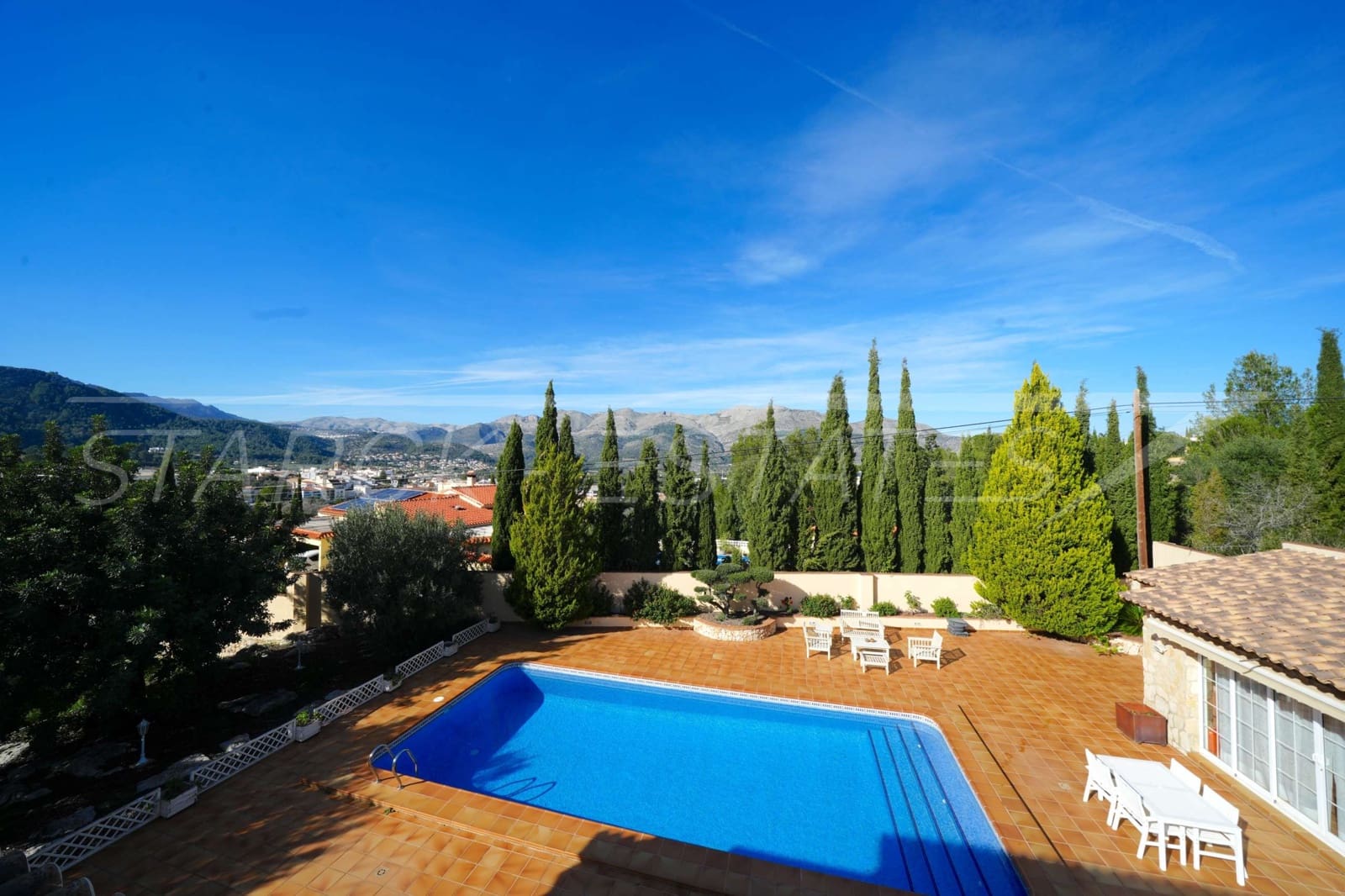 5 Zimmer Villa zu verkaufen in Orba mit Pool Garage - 890.000 € (Ref: 8736105)