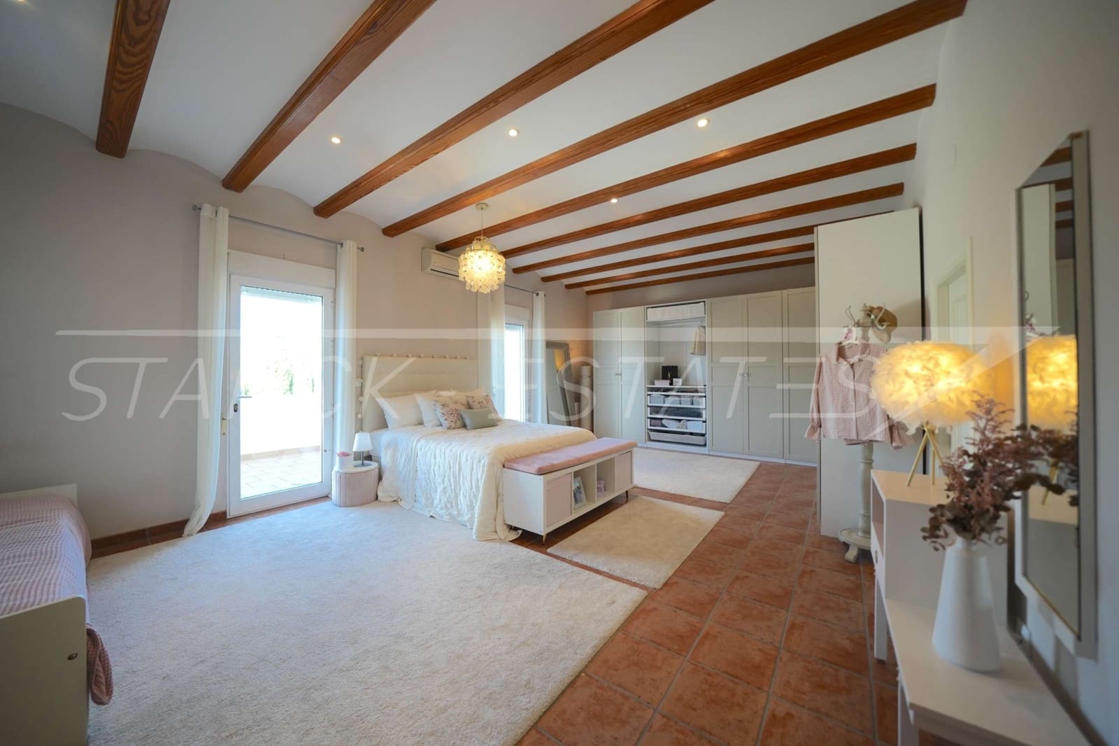 5 Zimmer Villa zu verkaufen in Orba mit Pool Garage - 890.000 € (Ref: 8736105)