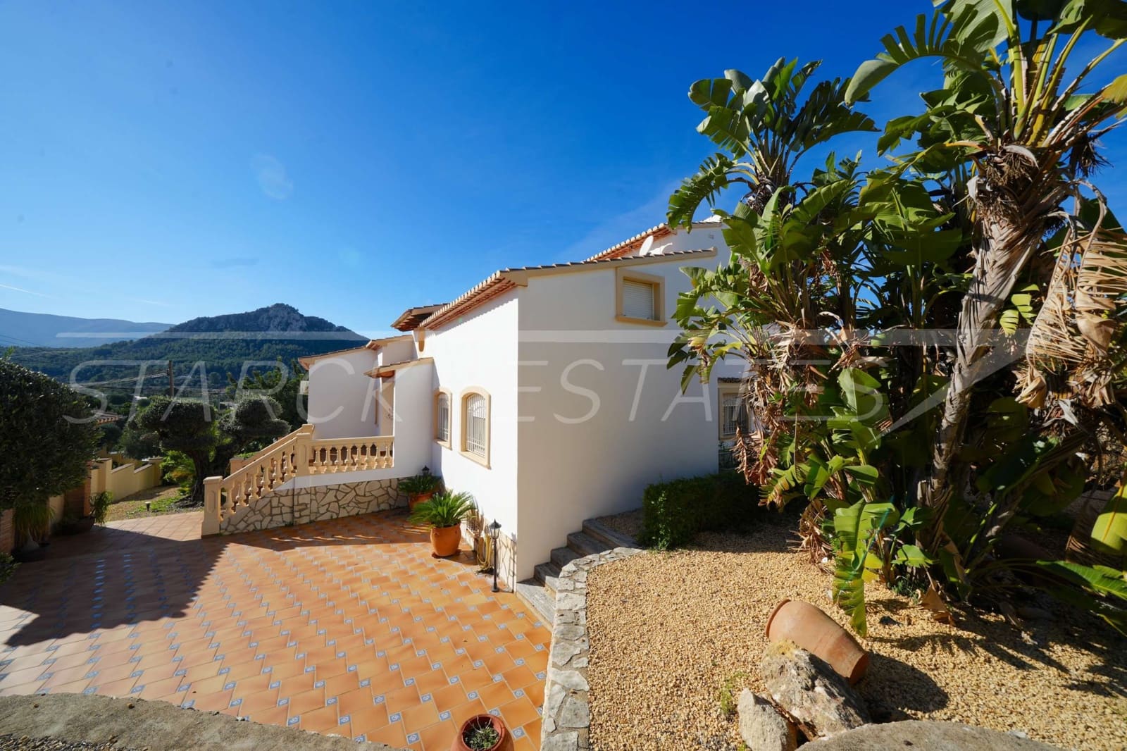 5 Zimmer Villa zu verkaufen in Orba mit Pool Garage - 890.000 € (Ref: 8736105)