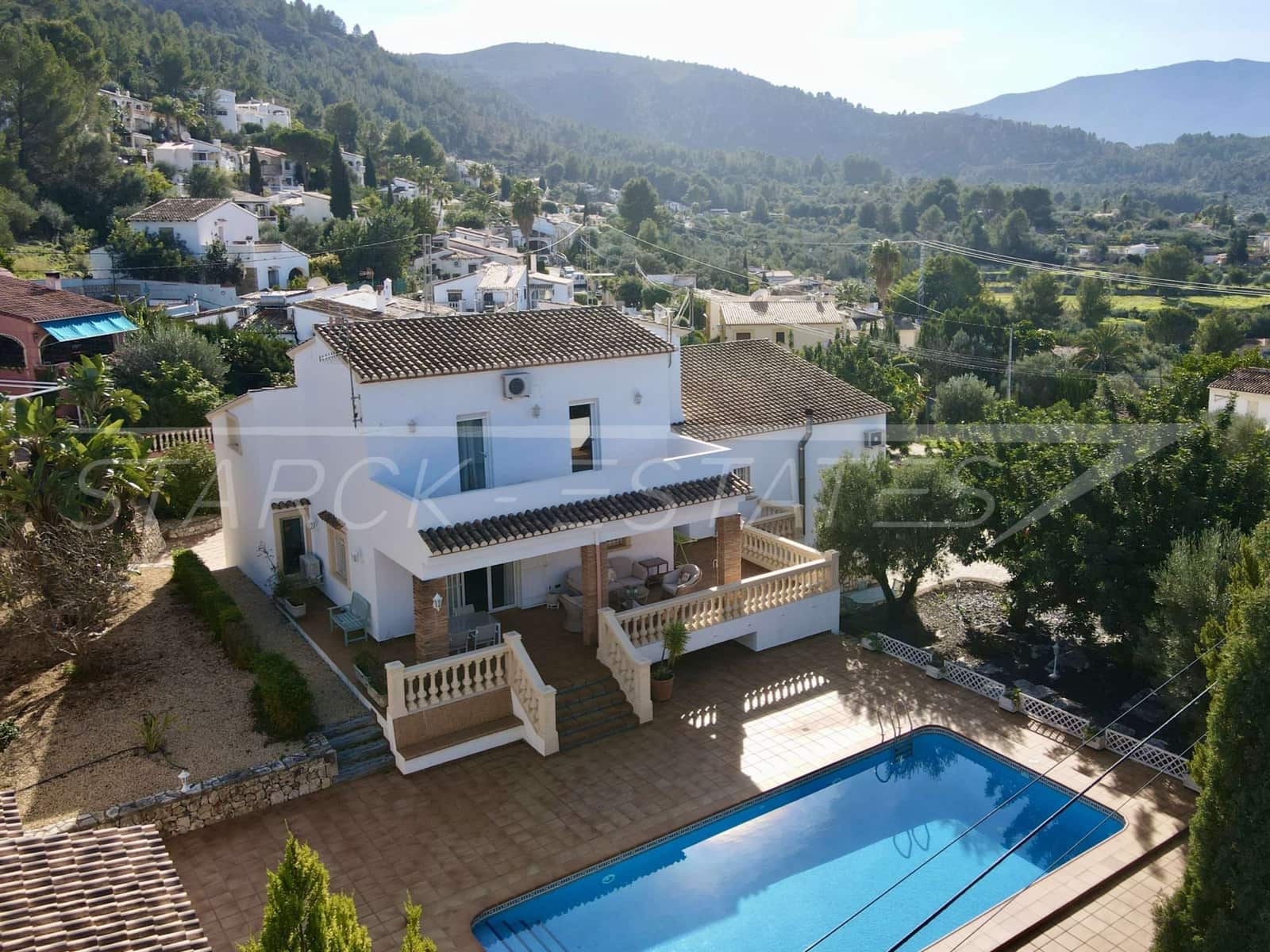 5 Zimmer Villa zu verkaufen in Orba mit Pool Garage - 890.000 € (Ref: 8736105)