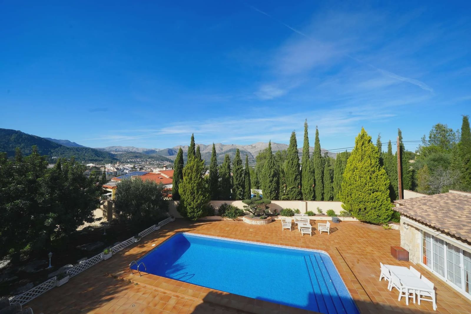 5 sovrum Villa till salu i Orba med pool garage - 890 000 € (Ref: 8736105)