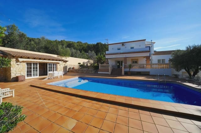 5 soveværelse Villa til salg i Orba med swimmingpool garage - € 890.000 (Ref: 8736105)