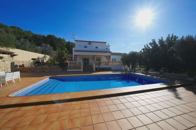 5 soveværelse Villa til salg i Orba med swimmingpool garage - € 890.000 (Ref: 8736105)