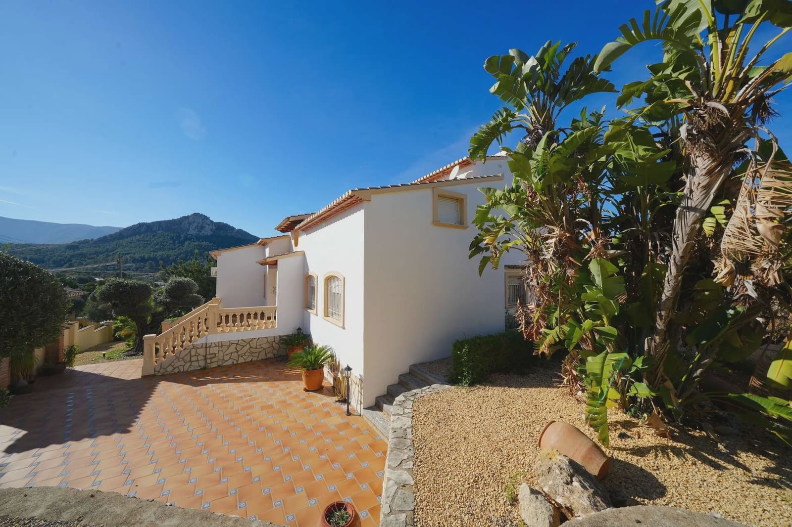 5 sovrum Villa till salu i Orba med pool garage - 890 000 € (Ref: 8736105)