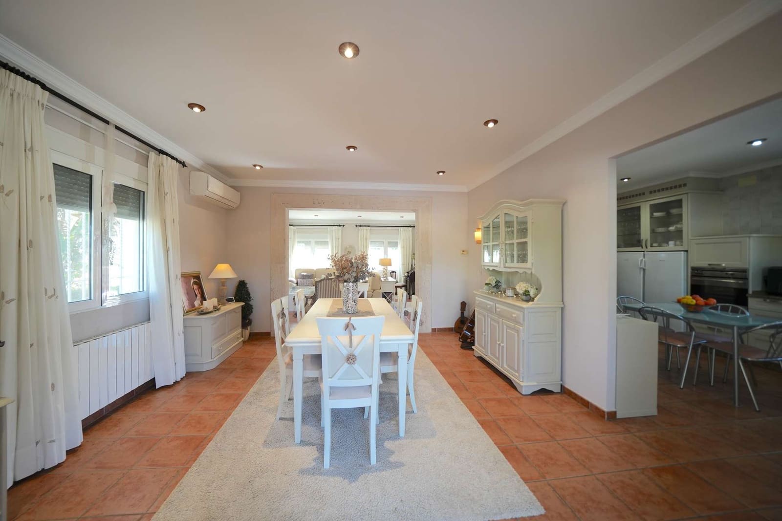 5 sypialnia Willa na sprzedaż w Orba z basenem garażem - 890 000 € (Ref: 8736105)