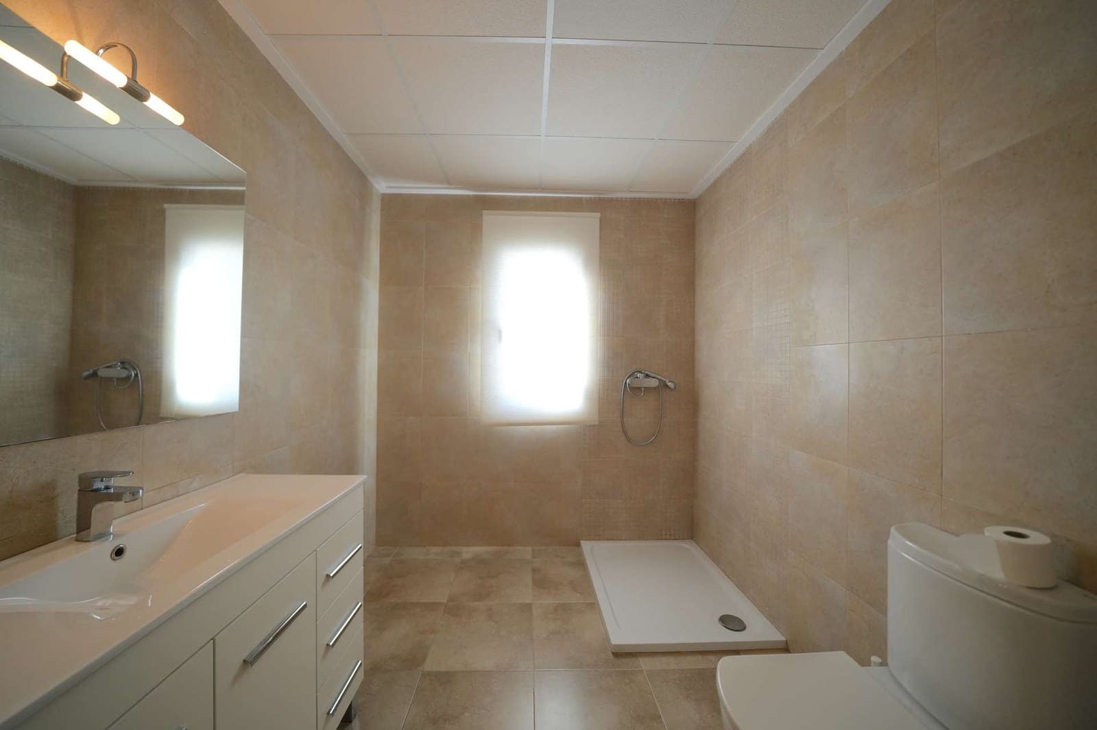 5 sypialnia Willa na sprzedaż w Orba z basenem garażem - 890 000 € (Ref: 8736105)
