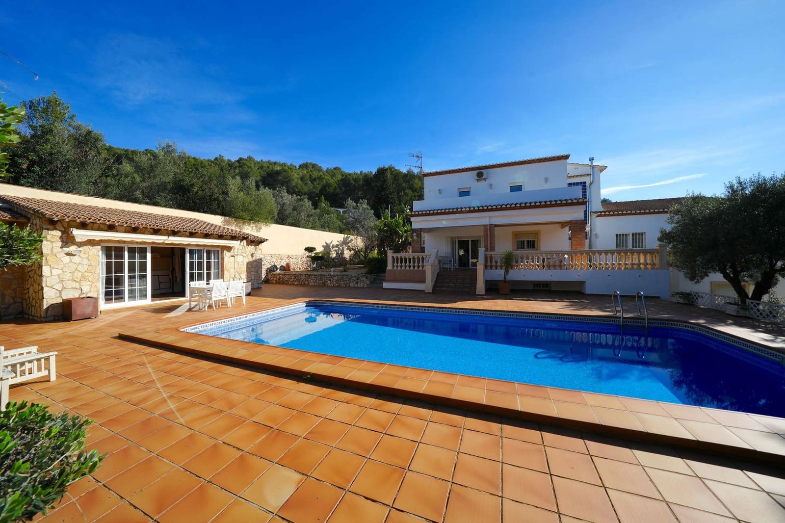 5 sypialnia Willa na sprzedaż w Orba z basenem garażem - 890 000 € (Ref: 8736105)
