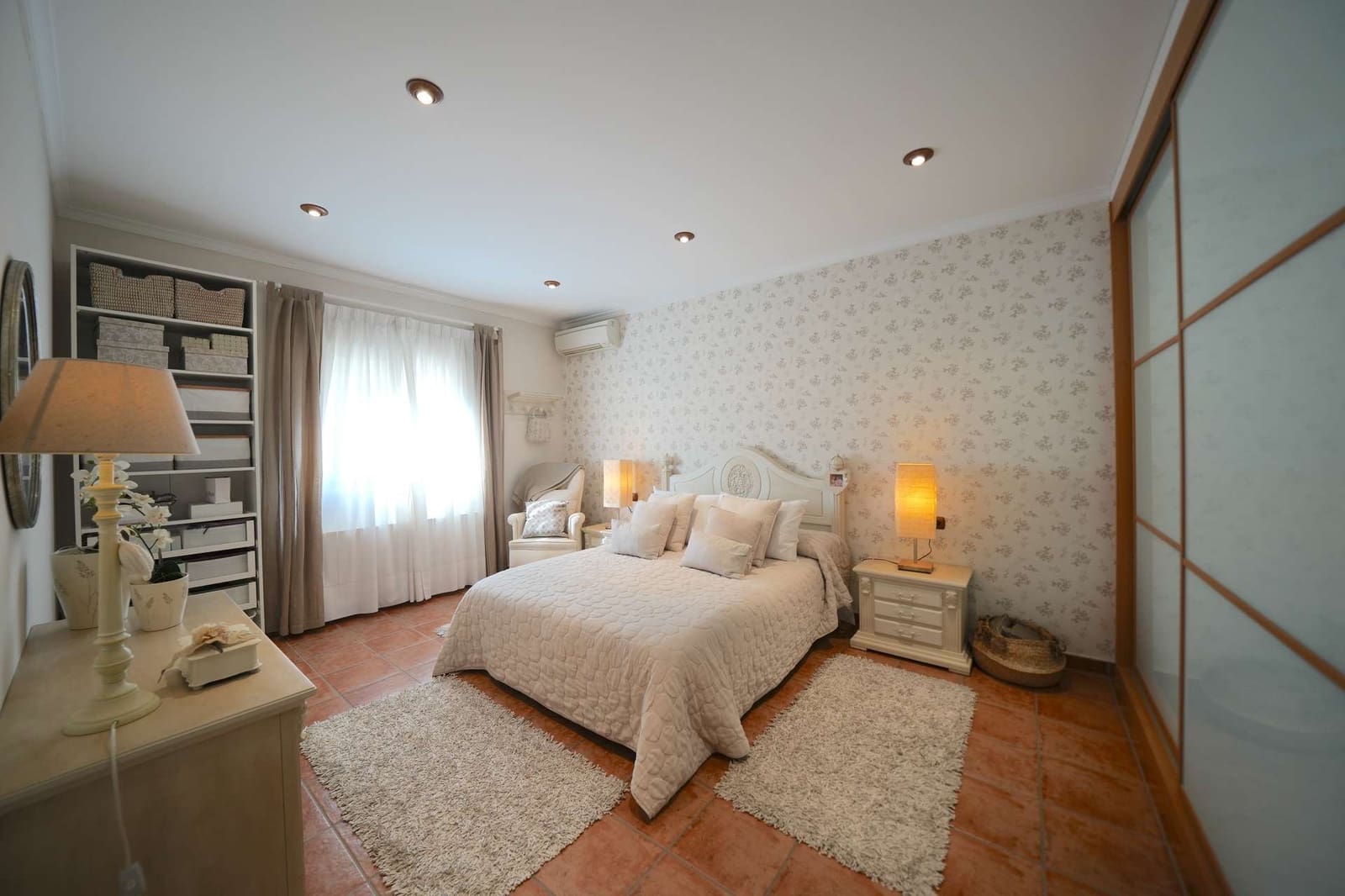 5 sypialnia Willa na sprzedaż w Orba z basenem garażem - 890 000 € (Ref: 8736105)
