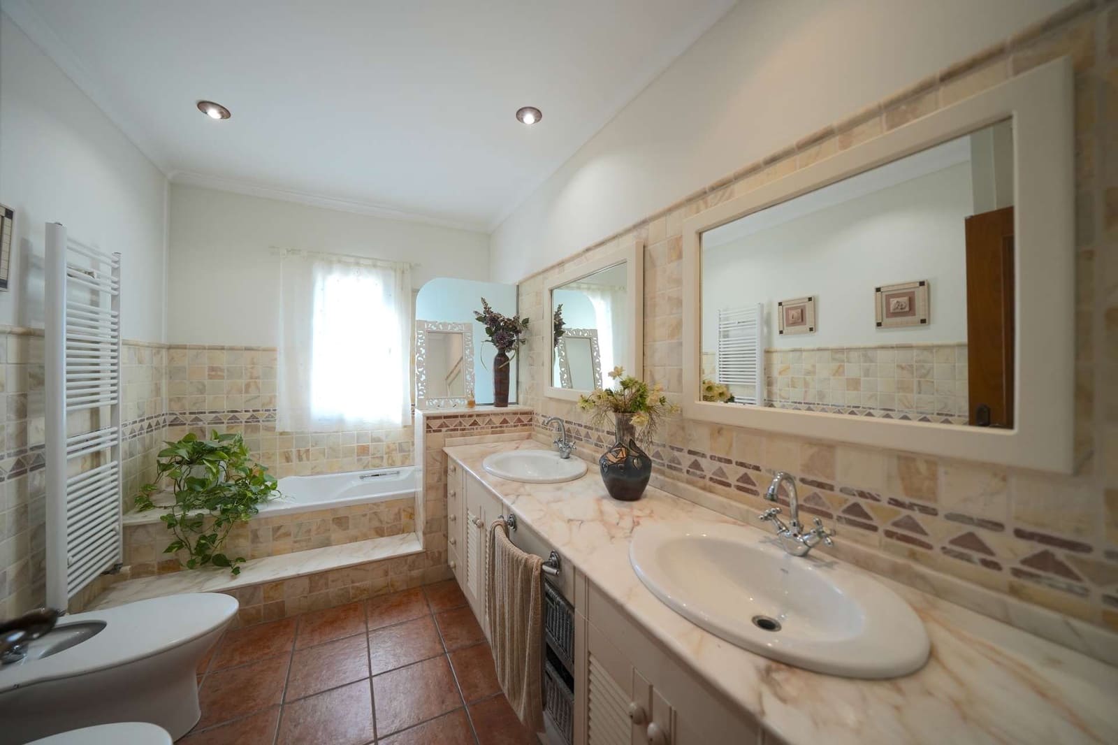 5 sypialnia Willa na sprzedaż w Orba z basenem garażem - 890 000 € (Ref: 8736105)
