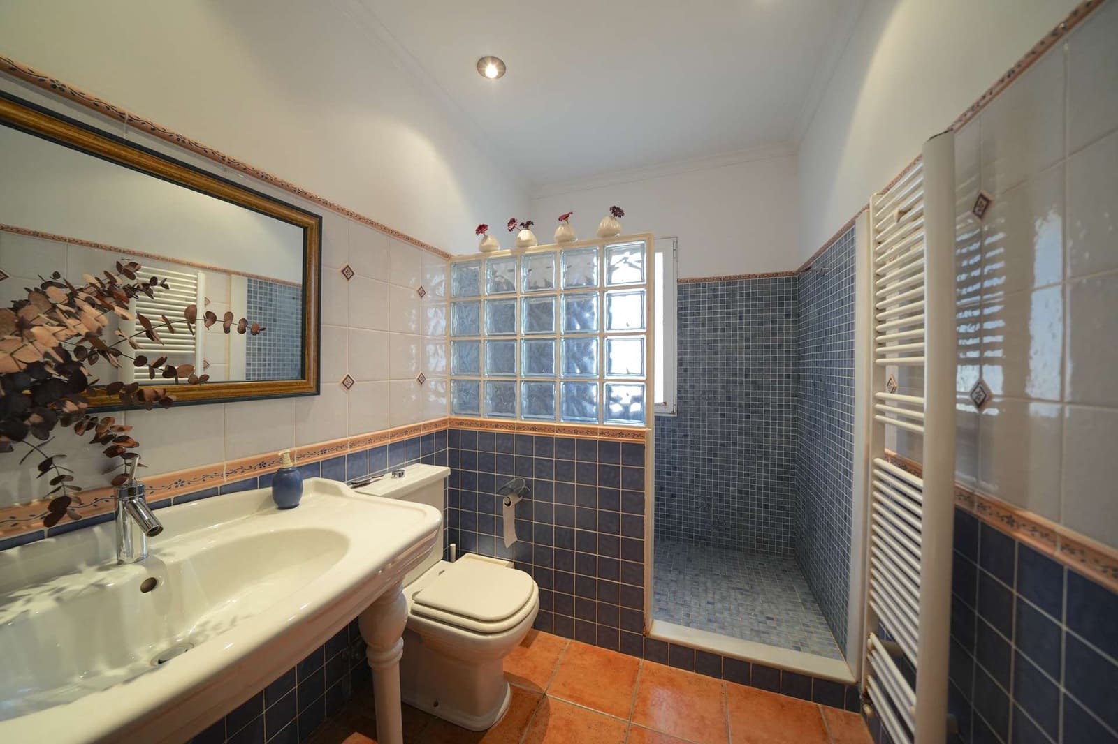 5 sypialnia Willa na sprzedaż w Orba z basenem garażem - 890 000 € (Ref: 8736105)
