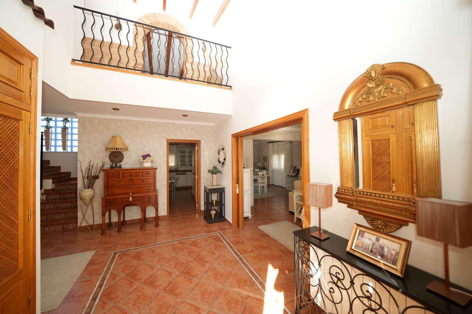 5 sypialnia Willa na sprzedaż w Orba z basenem garażem - 890 000 € (Ref: 8736105)