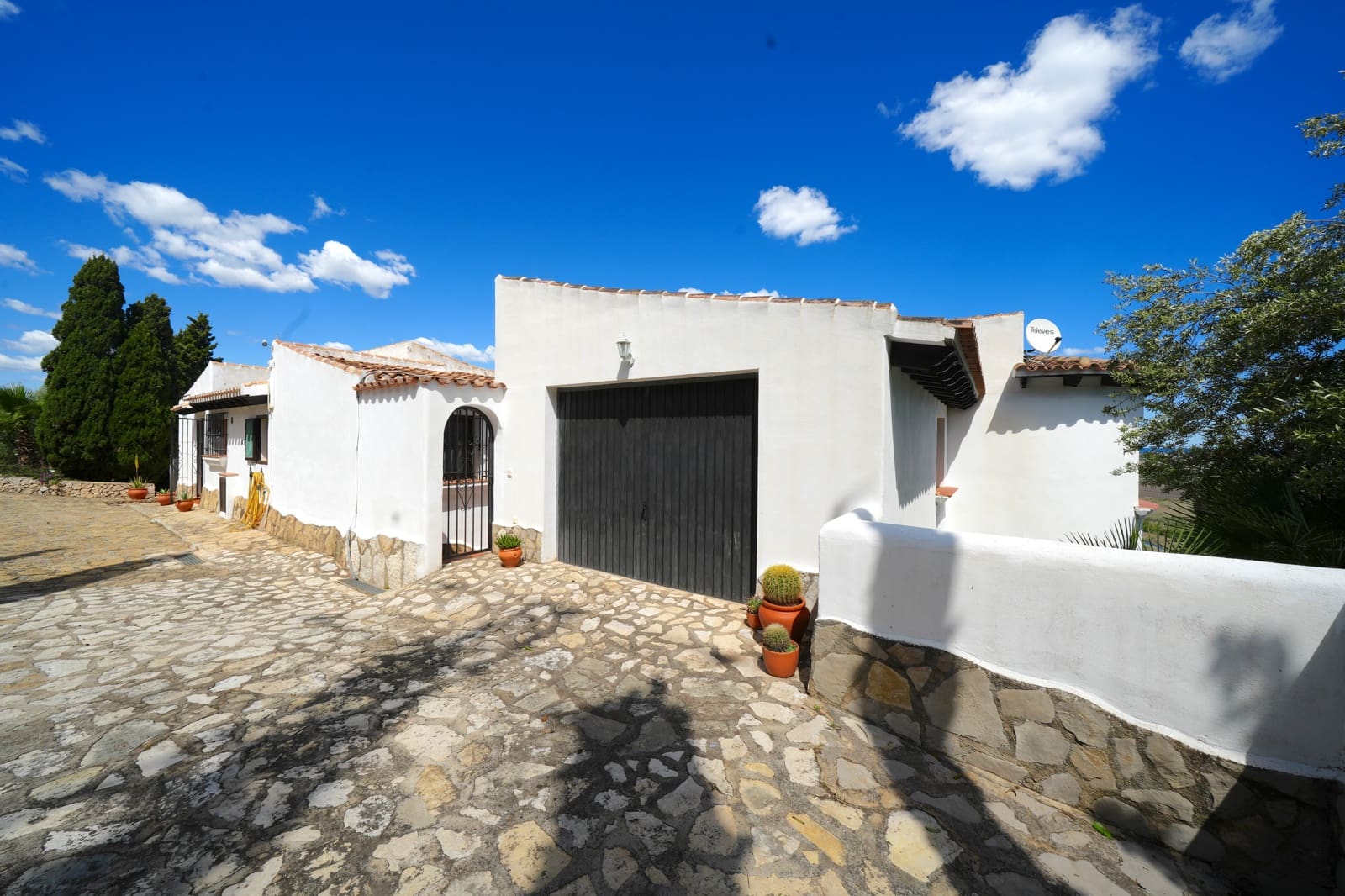 5 bedroom Villa for sale in Monte Pego with pool garage - € 575,000 (Ref: 8951720)