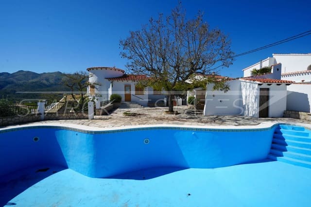 6 bedroom Villa for sale in Orba - € 690,000 (Ref: 8951722)