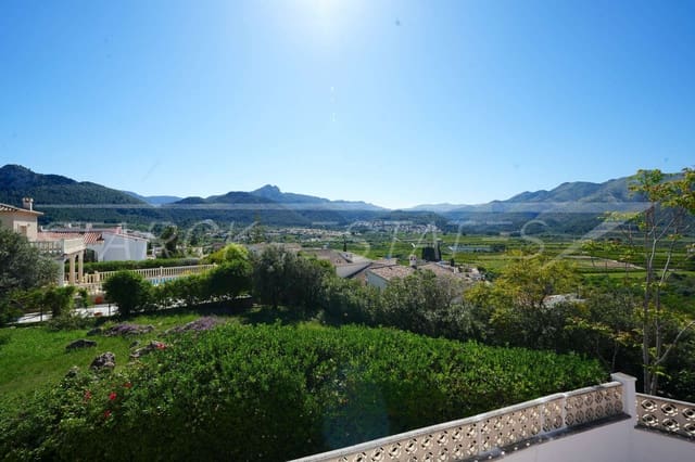 6 bedroom Villa for sale in Orba - € 690,000 (Ref: 8951722)