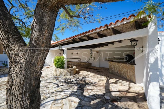 6 bedroom Villa for sale in Orba - € 690,000 (Ref: 8951722)