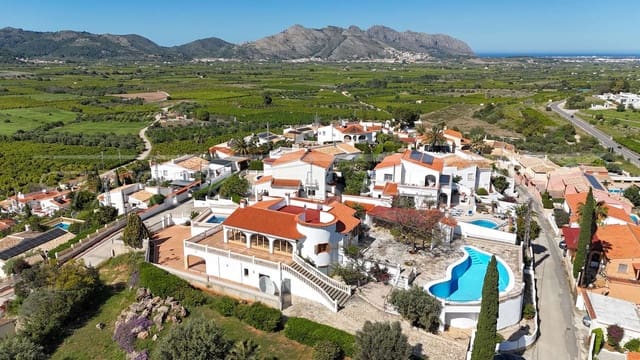 6 bedroom Villa for sale in Orba - € 690,000 (Ref: 8951722)