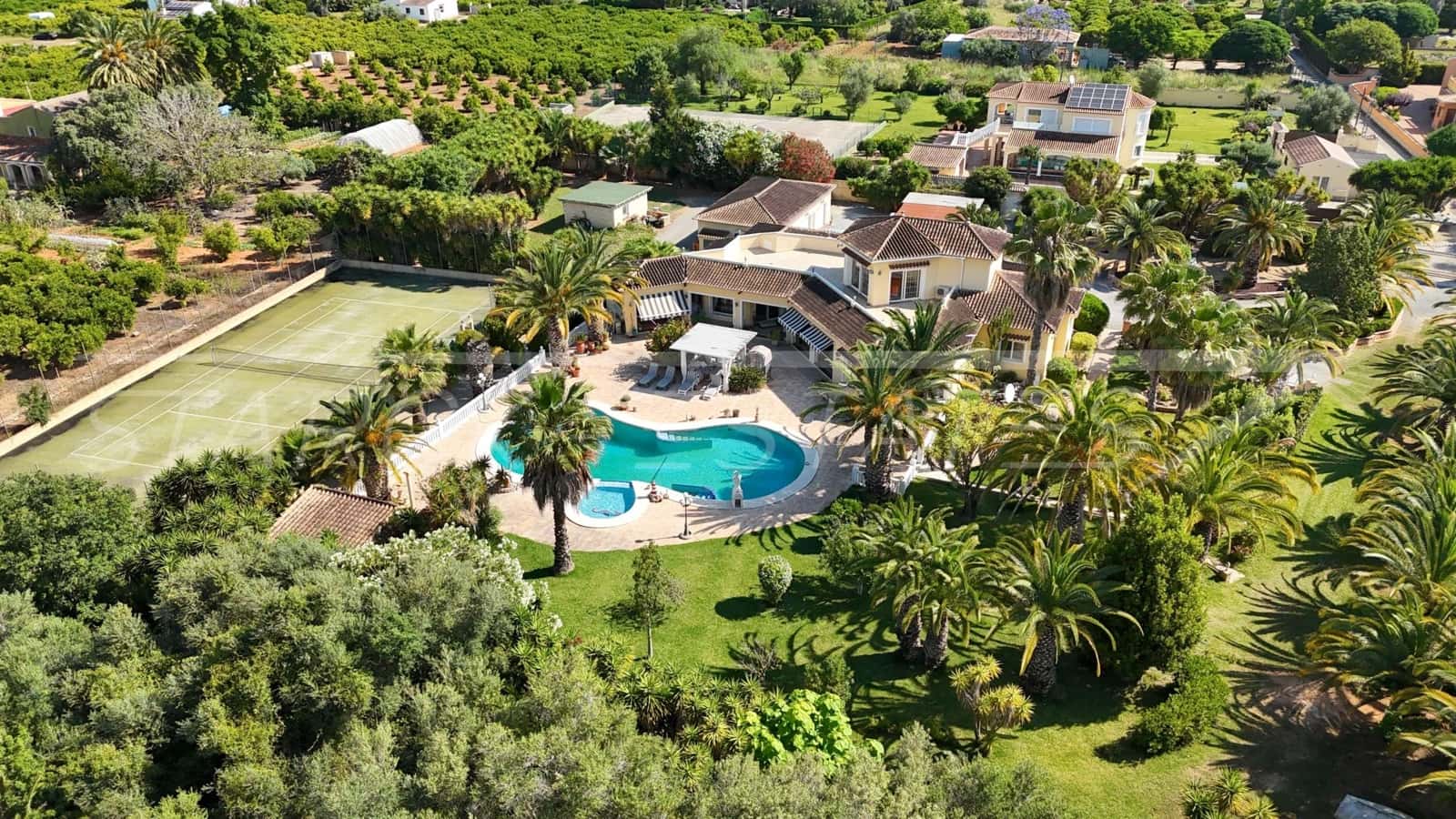 4 soveværelse Finca/Landehus til salg i Pedreguer med swimmingpool garage - € 1.050.000 (Ref: 9026100)