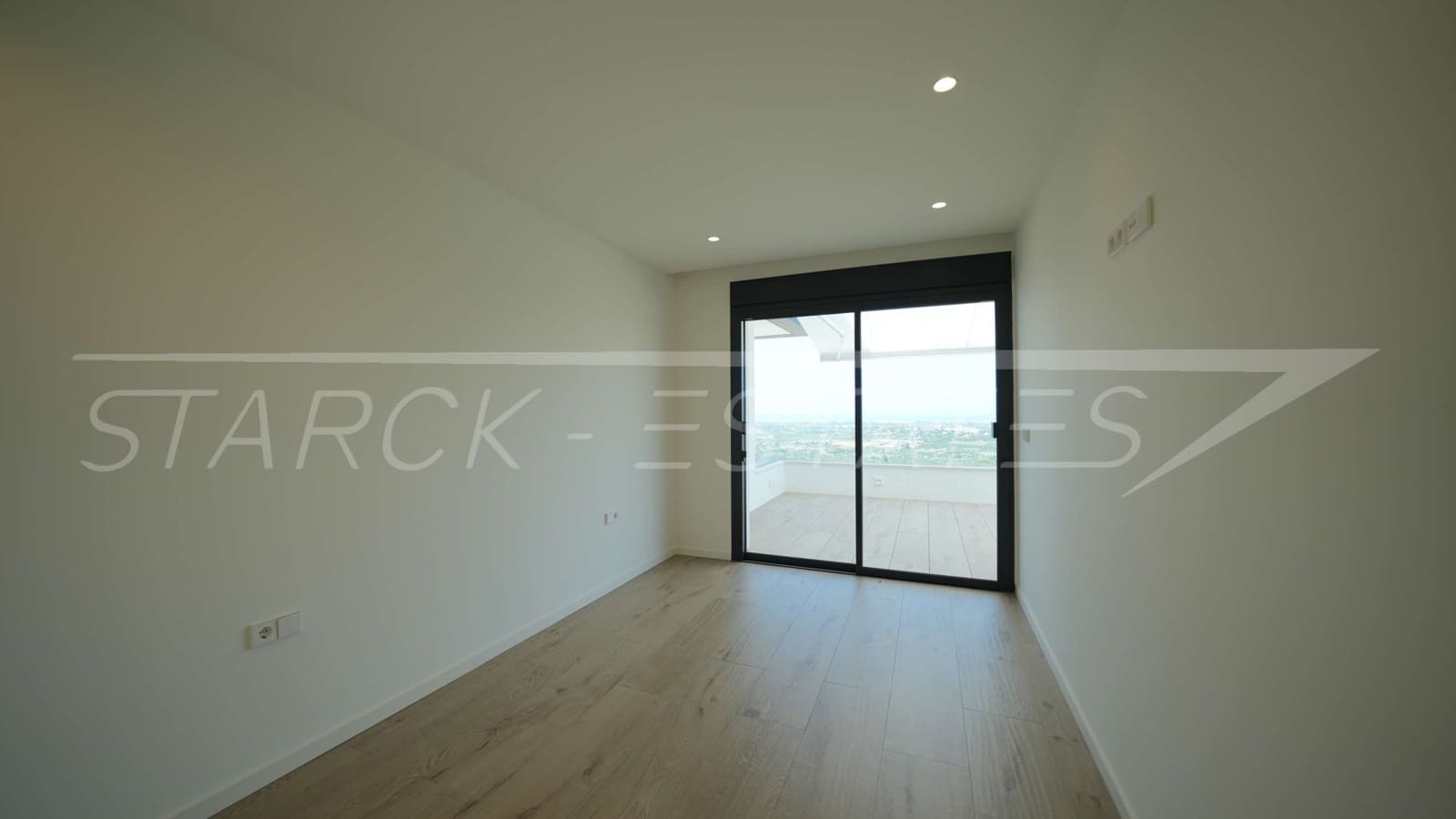 Penthouse for sale in La Sella with pool - € 660,000 (Ref: 9075683)