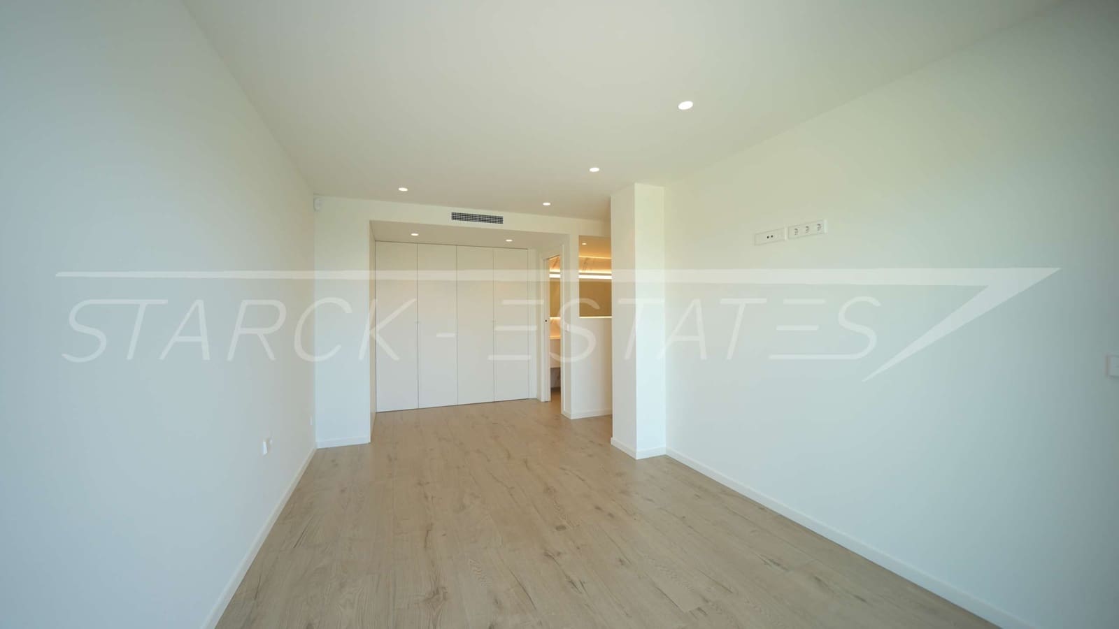 Penthouse for sale in La Sella with pool - € 660,000 (Ref: 9075683)