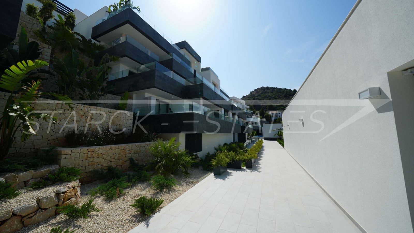 Penthouse for sale in La Sella with pool - € 660,000 (Ref: 9075683)