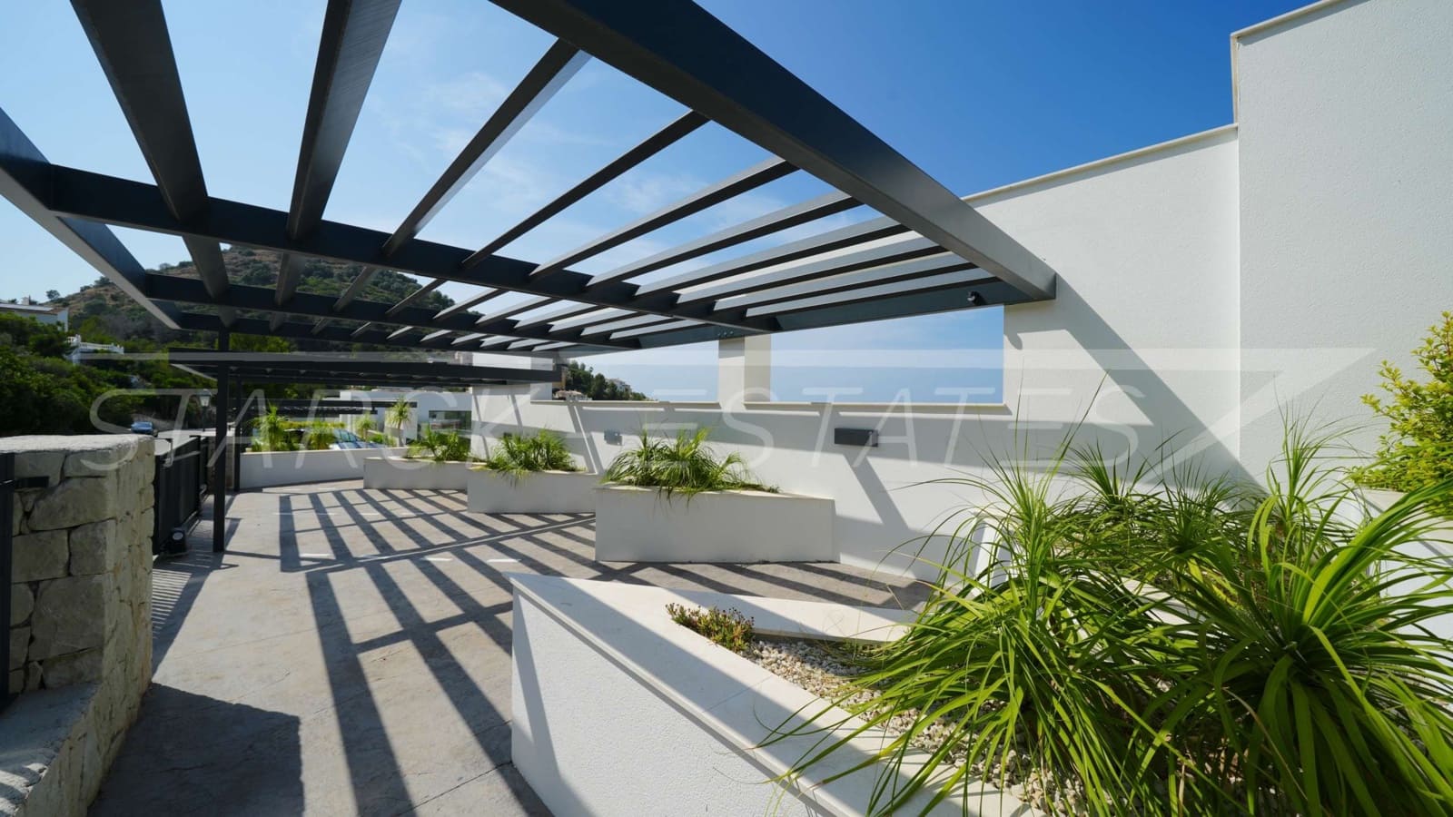 Penthouse for sale in La Sella with pool - € 660,000 (Ref: 9075683)