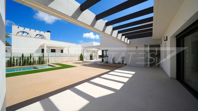 Chalet de 3 habitaciones en Ciudad Quesada, Rojales en venta con piscina - 852.460 € (Ref: 9452995)