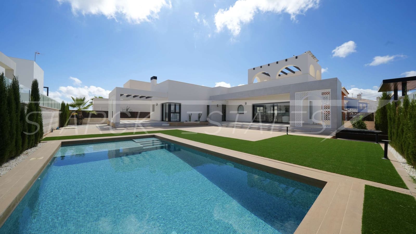 Chalet de 3 habitaciones en Ciudad Quesada en venta con piscina - 852.460 € (Ref: 9452995)