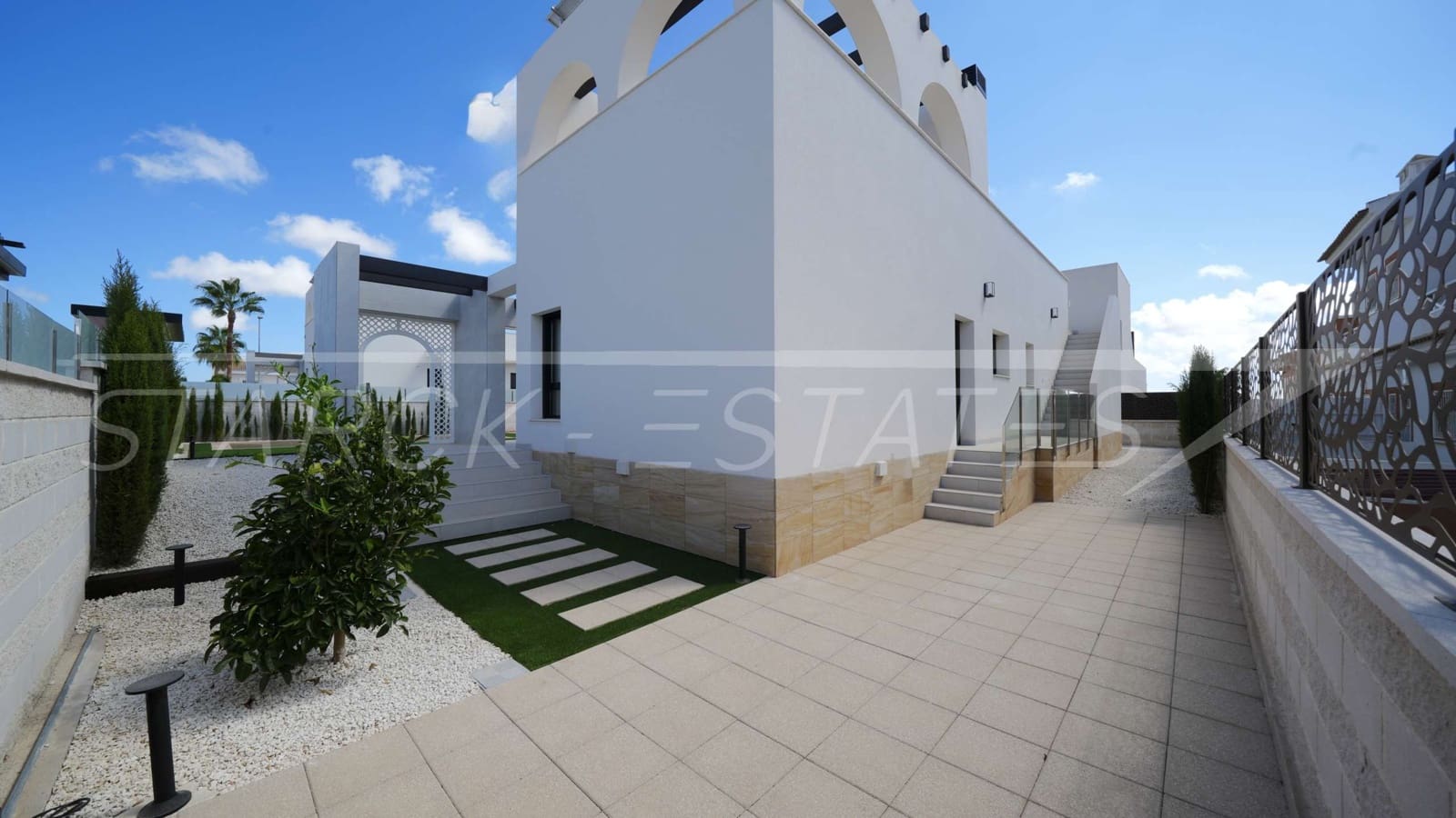 Chalet de 3 habitaciones en Ciudad Quesada en venta con piscina - 852.460 € (Ref: 9452995)