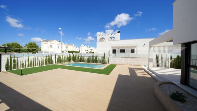 Chalet de 3 habitaciones en Ciudad Quesada, Rojales en venta con piscina - 852.460 € (Ref: 9452995)