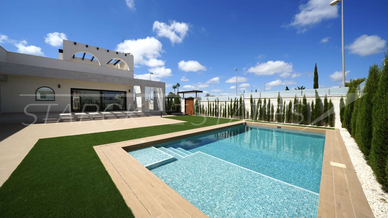 Chalet de 3 habitaciones en Ciudad Quesada en venta con piscina - 852.460 € (Ref: 9452995)