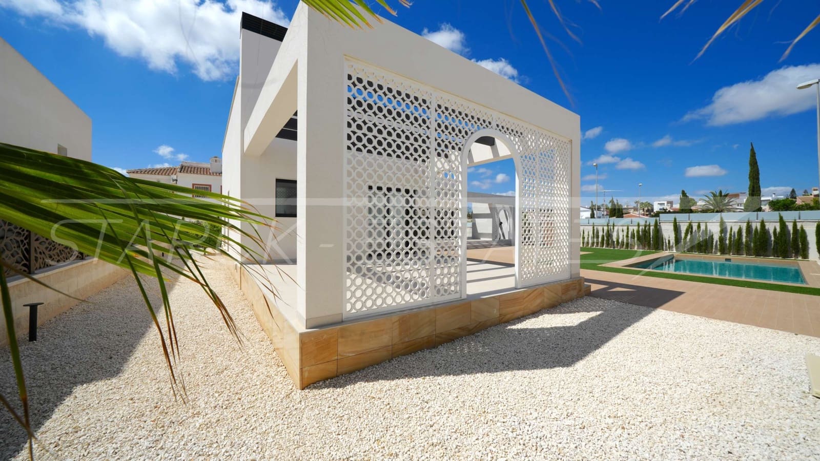 Chalet de 3 habitaciones en Ciudad Quesada en venta con piscina - 852.460 € (Ref: 9452995)