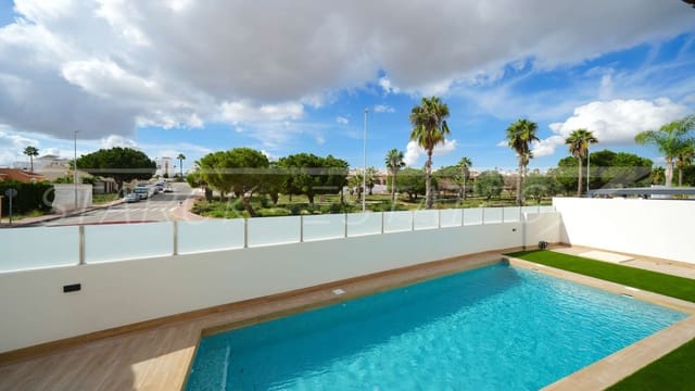 Chalet de 3 habitaciones en Ciudad Quesada, Rojales en venta con piscina - 871.162 € (Ref: 9452996)