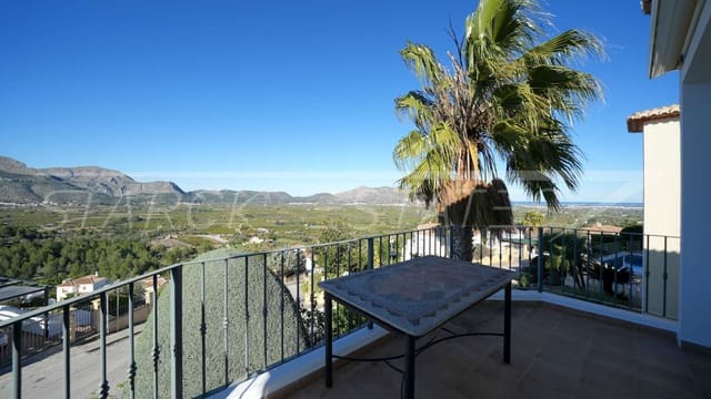Chalet de 4 habitaciones en Orba en venta con piscina - 545.000 € (Ref: 9499499)