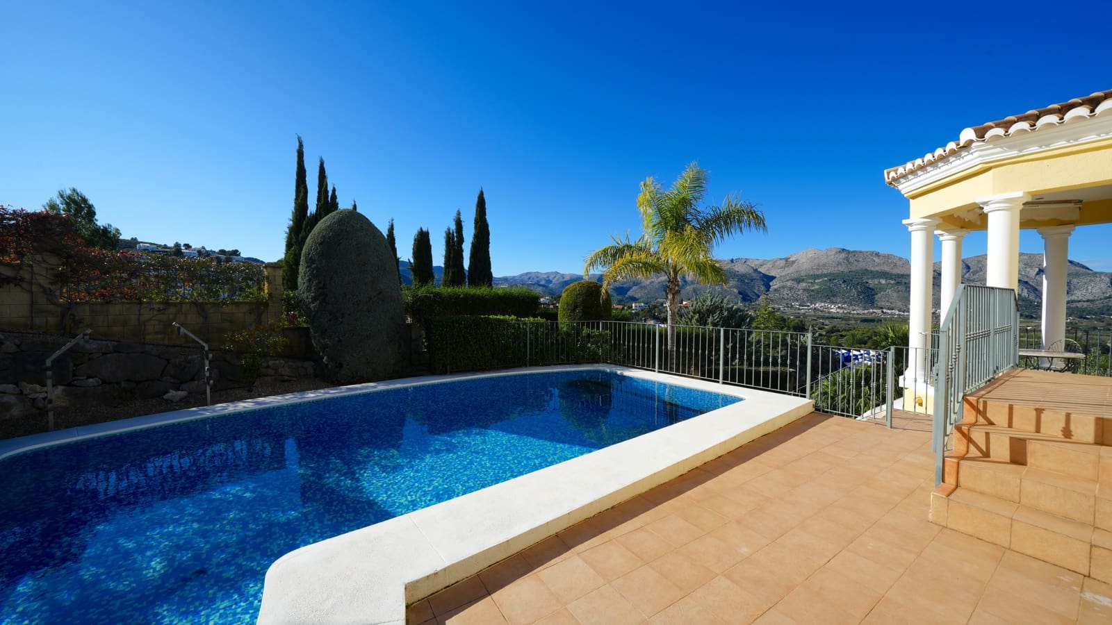 4 bedroom Villa for sale in Orba with pool garage - € 520,000 (Ref: 9499499)