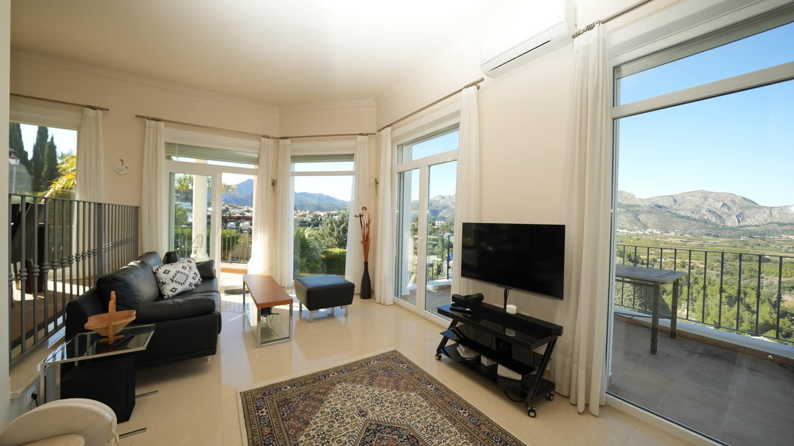 4 bedroom Villa for sale in Orba with pool garage - € 520,000 (Ref: 9499499)