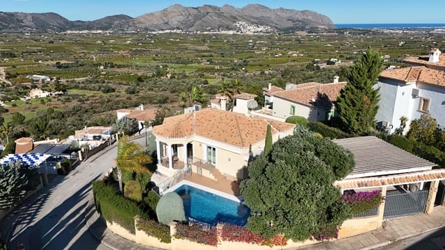 4 camera da letto Villa in vendita in Orba con piscina garage - 545.000 € (Rif: 9499499)