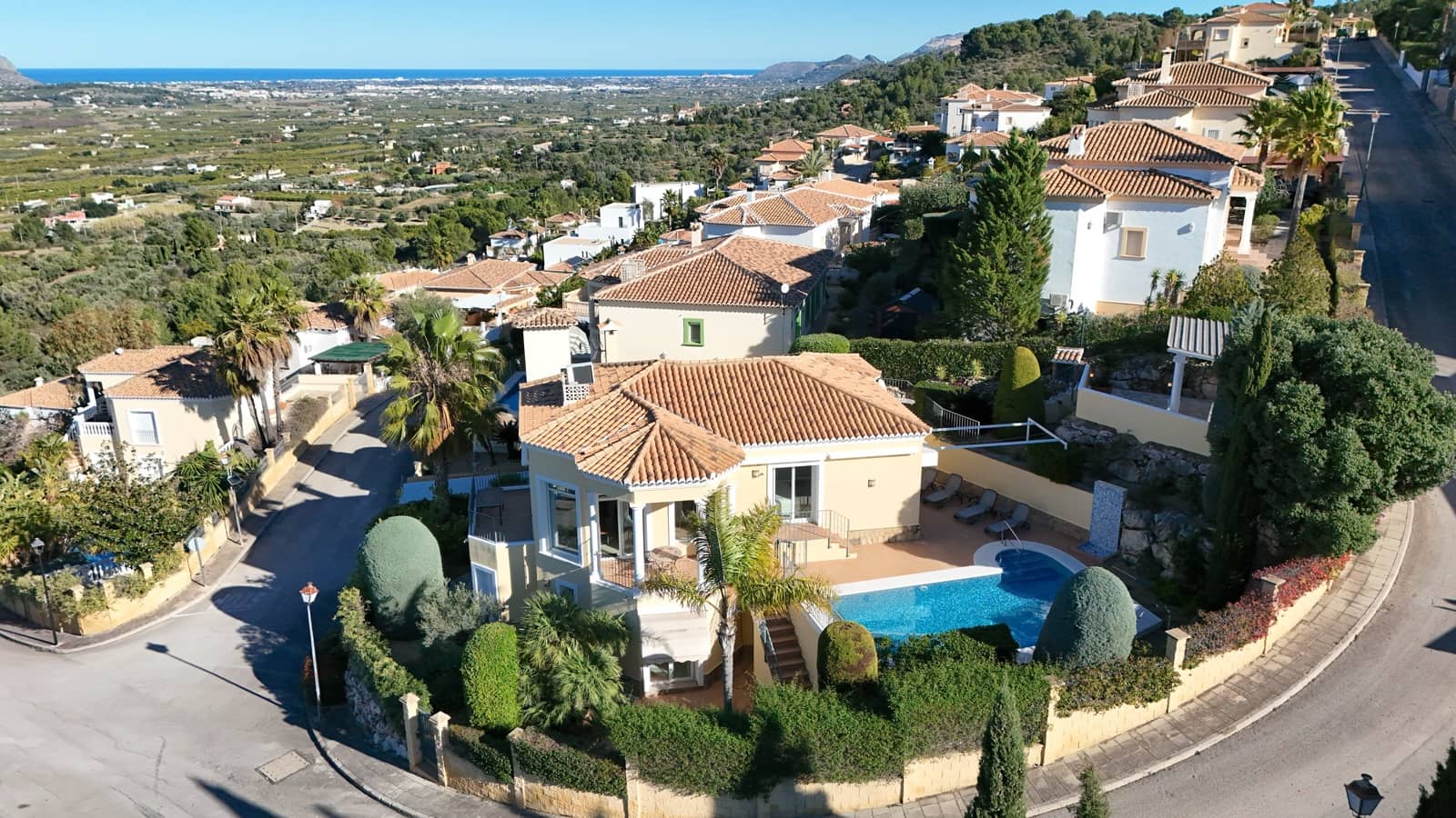 4 bedroom Villa for sale in Orba with pool garage - € 520,000 (Ref: 9499499)