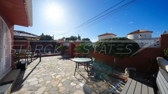 Chalet de 3 habitaciones en Centro Urbano, Dénia en venta con piscina - 495.000 € (Ref: 9563781)