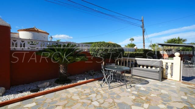 Chalet de 3 habitaciones en Centro Urbano, Dénia en venta con piscina - 495.000 € (Ref: 9563781)