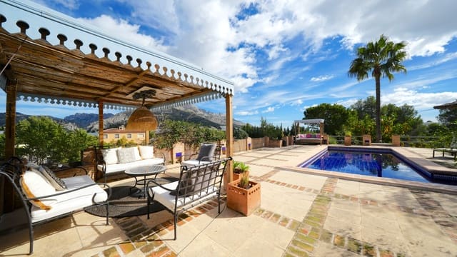 3 makuuhuone Maalaistalo myytävänä paikassa Callosa d'En Sarrià mukana uima-altaan 
autotalli - 395 000 € (Ref: 9598534)