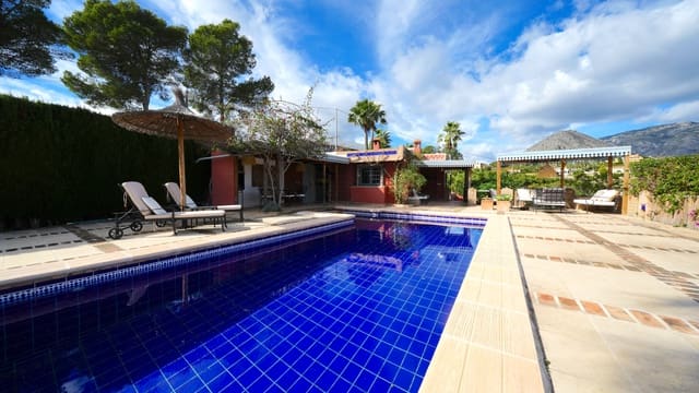 3 makuuhuone Maalaistalo myytävänä paikassa Callosa d'En Sarrià mukana uima-altaan 
autotalli - 395 000 € (Ref: 9598534)
