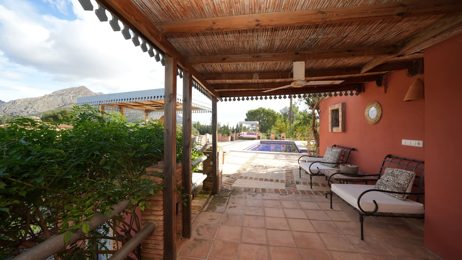 3 soverom Finca/Herregård til salgs i Callosa d'En Sarria med svømmebasseng garasje - € 395 000 (Ref: 9598534)