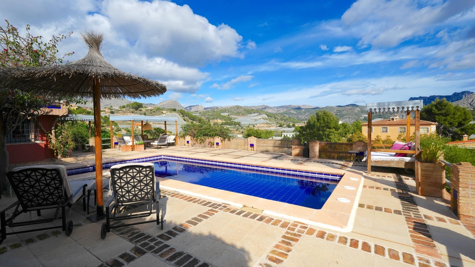 3 soverom Finca/Herregård til salgs i Callosa d'En Sarria med svømmebasseng garasje - € 395 000 (Ref: 9598534)