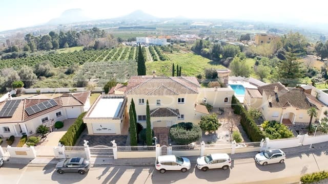 3 Zimmer Villa zu verkaufen in Beniarbeig mit Pool Garage - 689.000 € (Ref: 9638112)