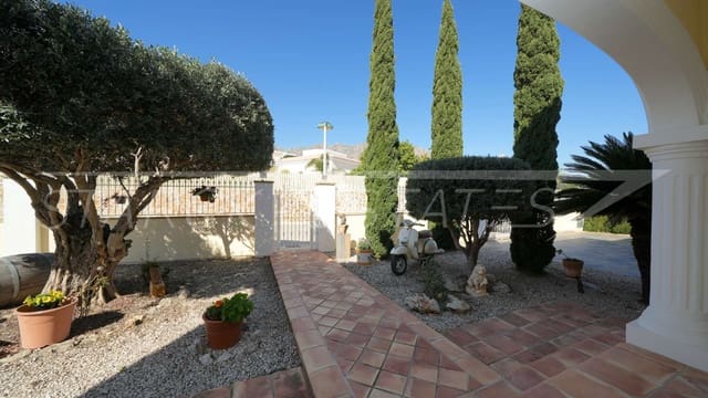 3 Zimmer Villa zu verkaufen in Beniarbeig mit Pool Garage - 689.000 € (Ref: 9638112)