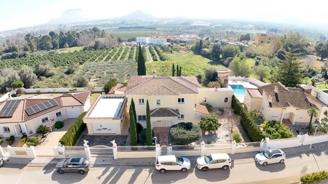 3 Zimmer Villa zu verkaufen in Beniarbeig mit Pool Garage - 689.000 € (Ref: 9638112)