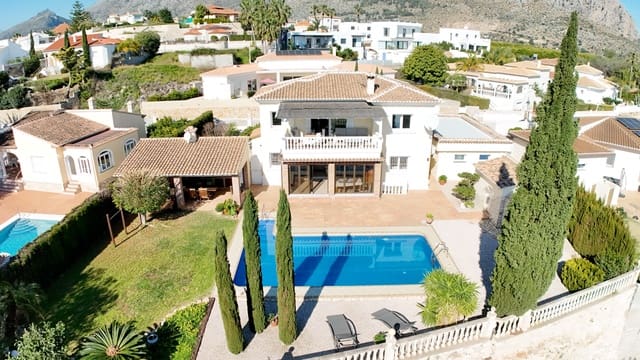 3 Zimmer Villa zu verkaufen in Beniarbeig mit Pool Garage - 689.000 € (Ref: 9638112)