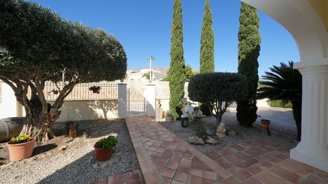 3 Zimmer Villa zu verkaufen in Beniarbeig mit Pool Garage - 689.000 € (Ref: 9638112)