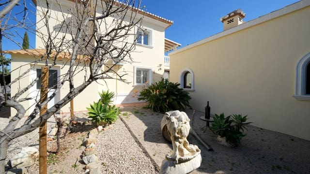 3 Zimmer Villa zu verkaufen in Beniarbeig mit Pool Garage - 689.000 € (Ref: 9638112)