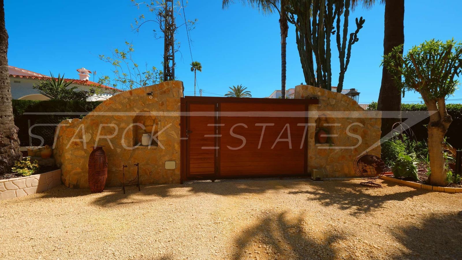 Chalet de 3 habitaciones en Els Poblets en venta con piscina garaje - 950.000 € (Ref: 9703252)